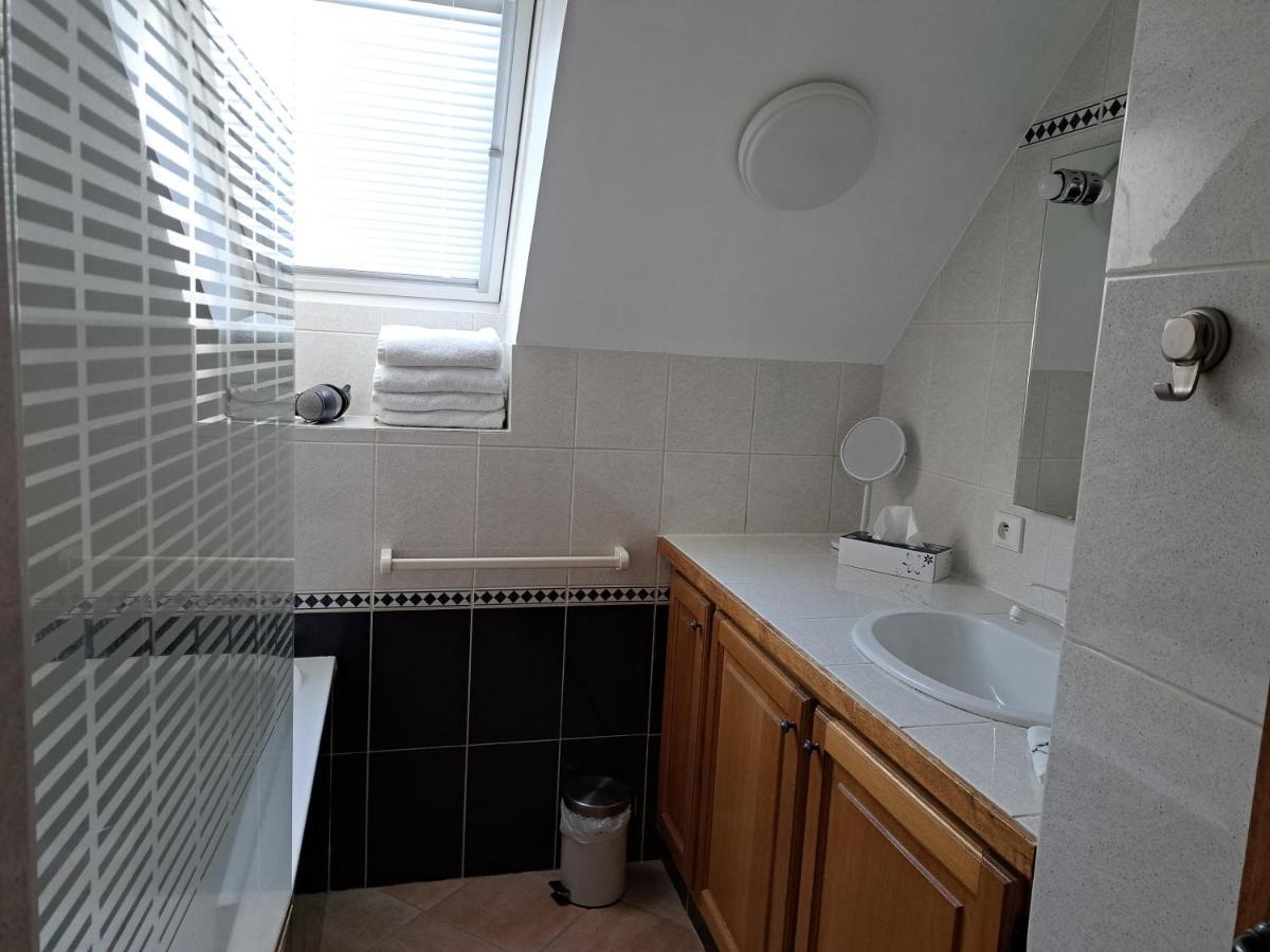 Au Chat Perche Espace Familial Mareil-sur-Mauldre Buitenkant foto
